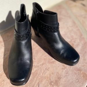 Clarks Bendables Black Leather Zip Ankle BOOTIES